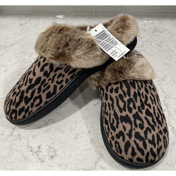 CHEETAH Ladies Med 7.5-8 Isotoner Memory Foam Hoodback ECO Comfort Slippers NIB - Picture 1 of 7
